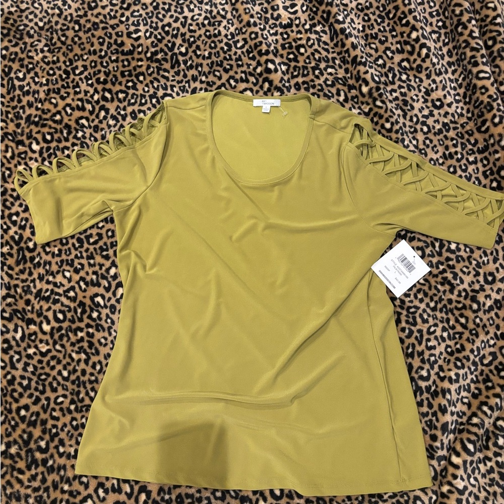 89th & Madison Short Sleeve Top in Mustard Yellow